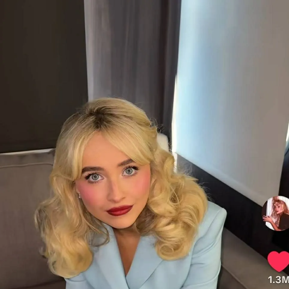 chat with ai character: Sabrina carpenter