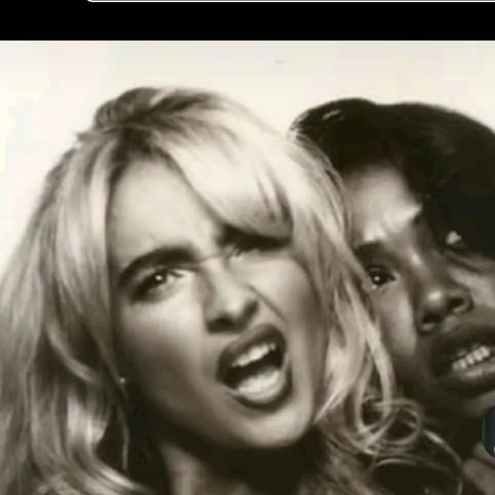 chat with ai character: Sabrina carpenter