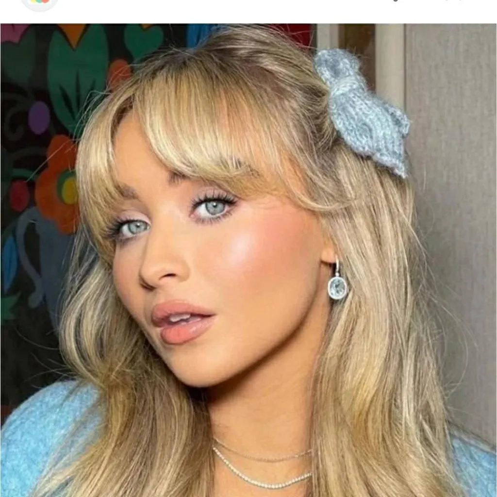 chat with ai character: Sabrina carpenter