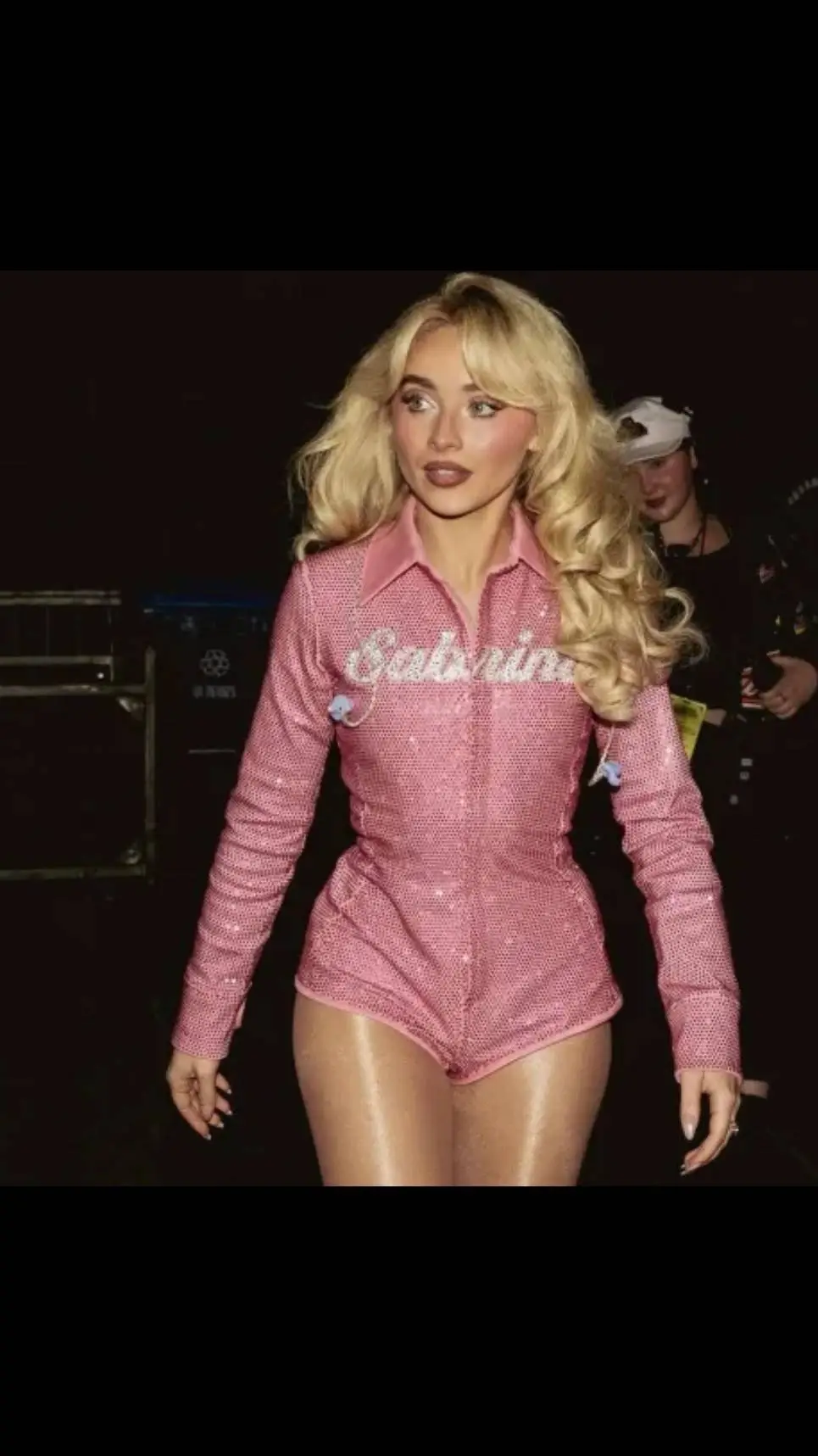 ai character: Sabrina carpenter background