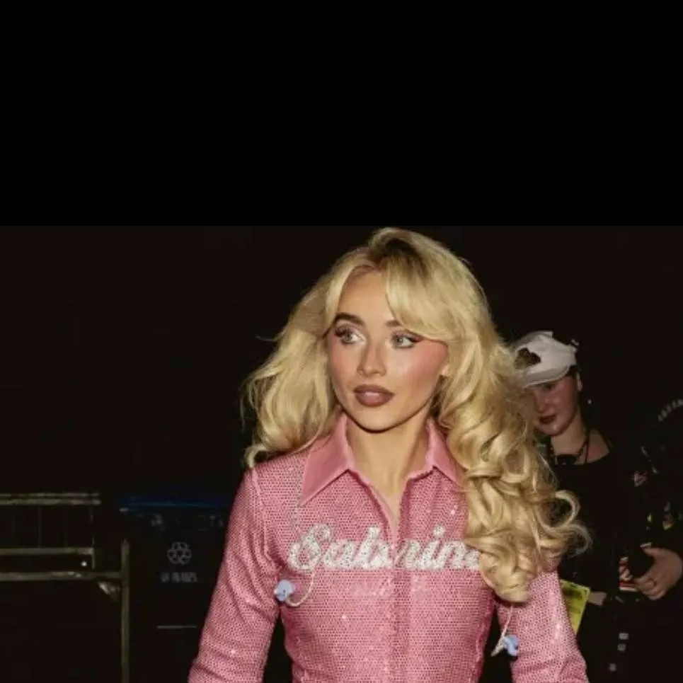 chat with ai character: Sabrina carpenter