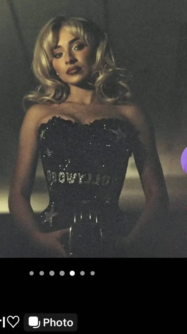 ai character: Sabrina carpenter background