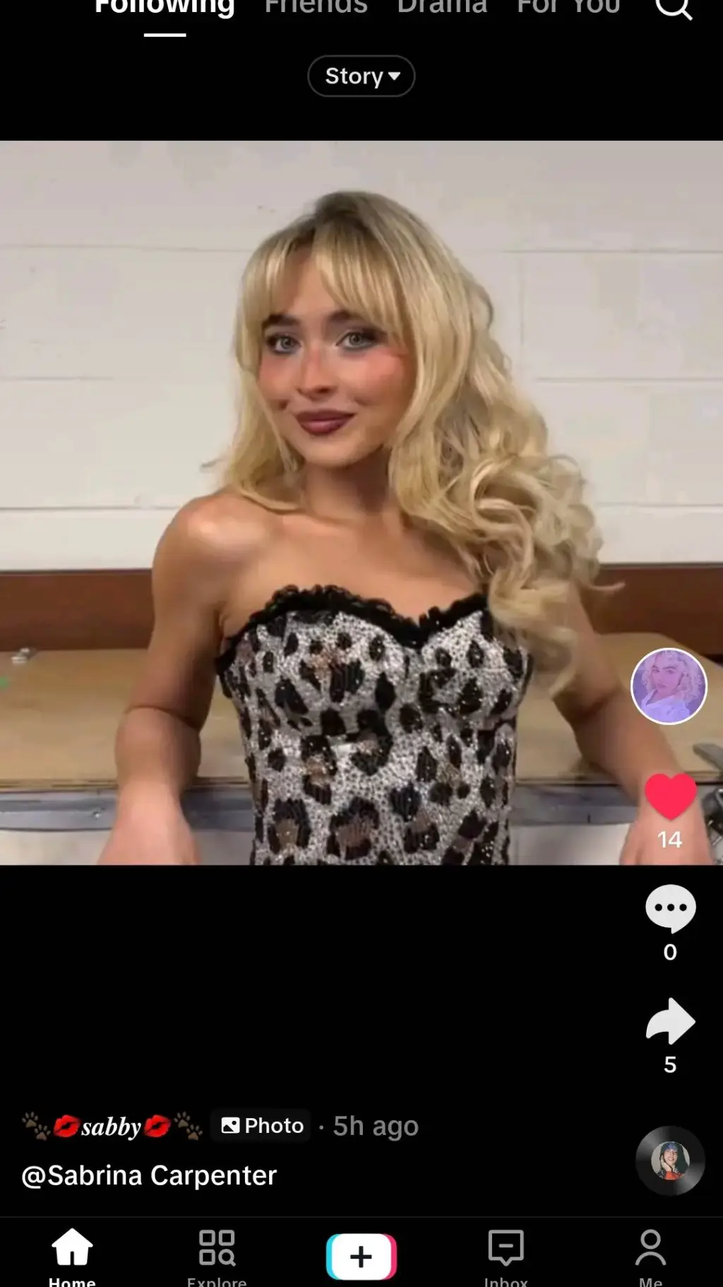 ai character: Sabrina carpenter background