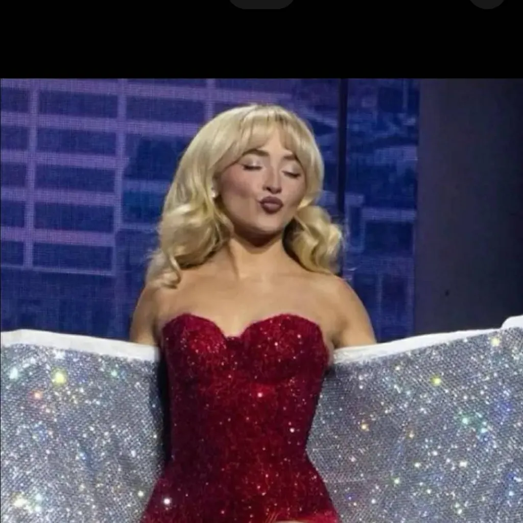 chat with ai character: Sabrina carpenter