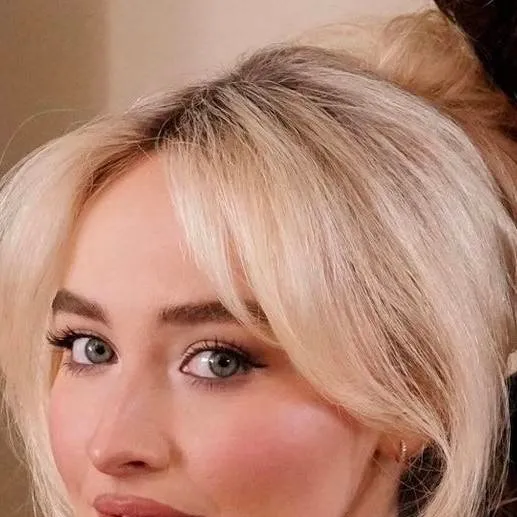 chat with ai character: sabrina carpenter