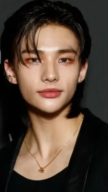 ai character: Hyunjin(: background