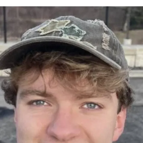 chat with ai character: Tommyinit