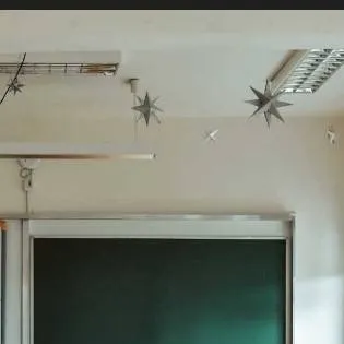 chat with ai character: THE CLASSROOM 