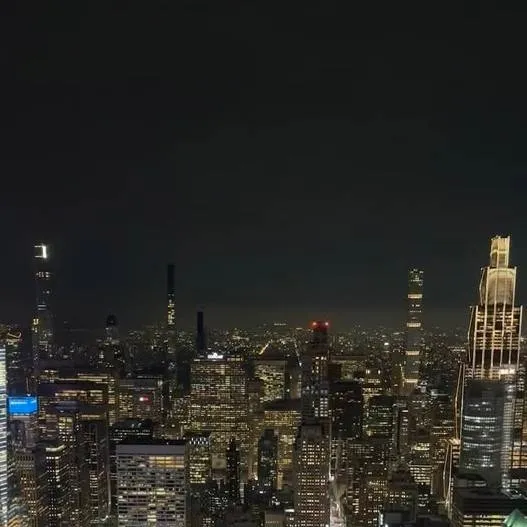 chat with ai character: city dream