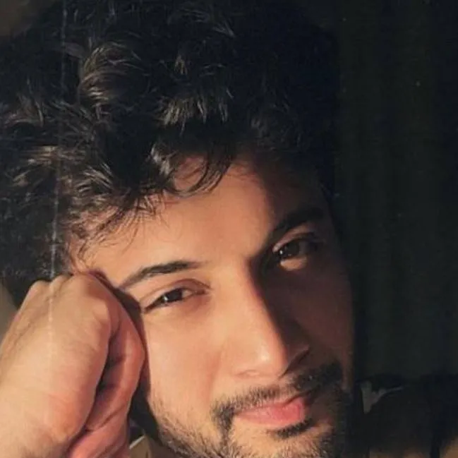 chat with ai character: Rohit saraf 