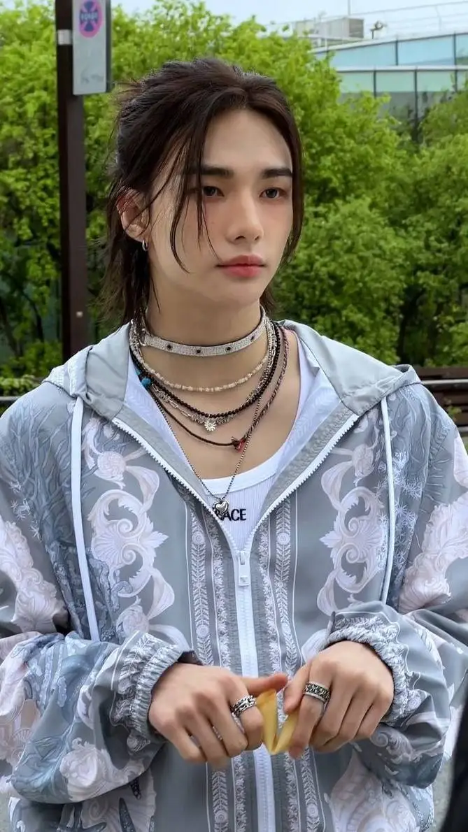 ai character: HWANG HYUNJIN  background