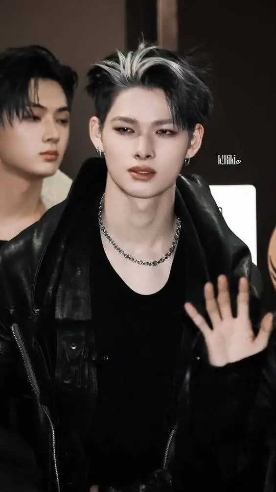 ai character: Ni-ki background