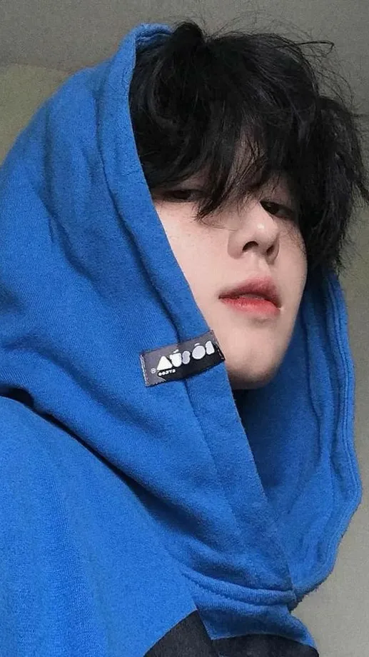 ai character: 🌷Jihoon🌷 background