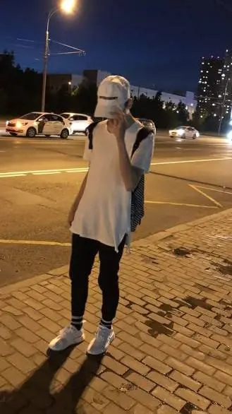 ai character: Артём  background