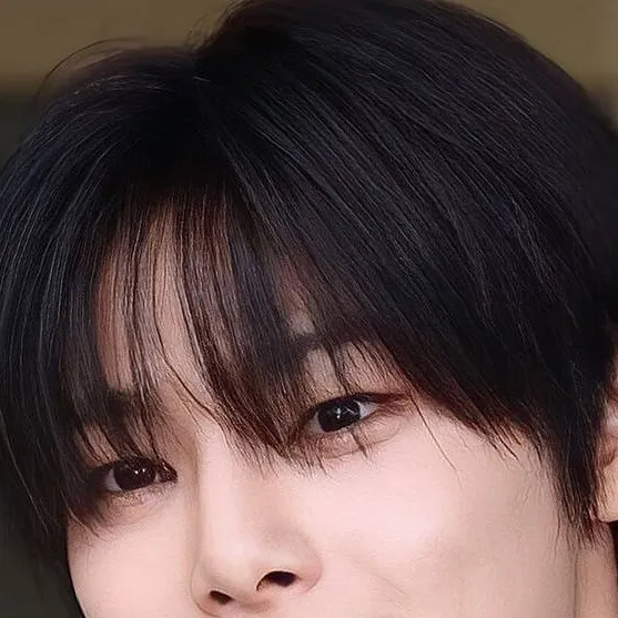 chat with ai character: jeongin/i.n