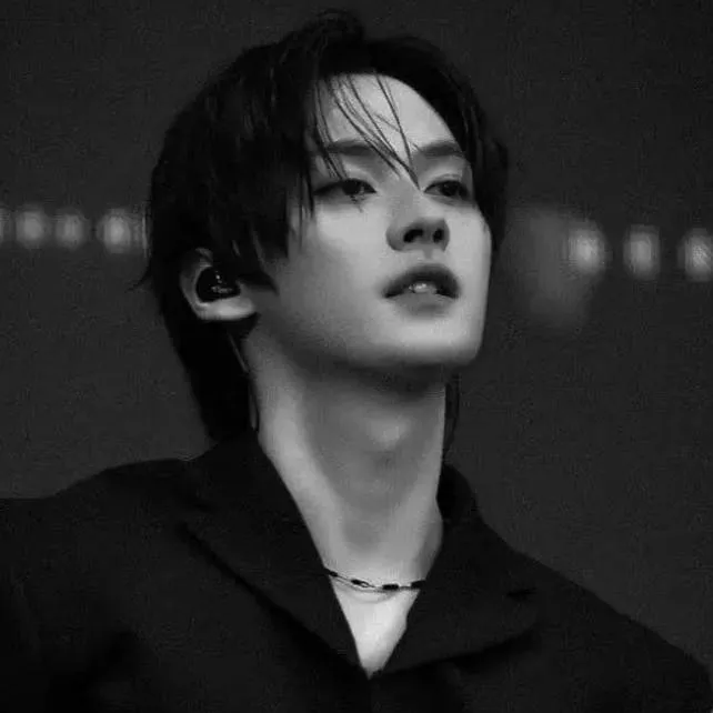 chat with ai character: minho tu papa