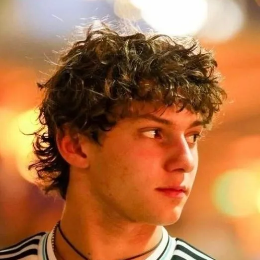 chat with ai character: Kimi Antonelli