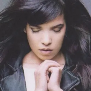 chat with ai character: Indila