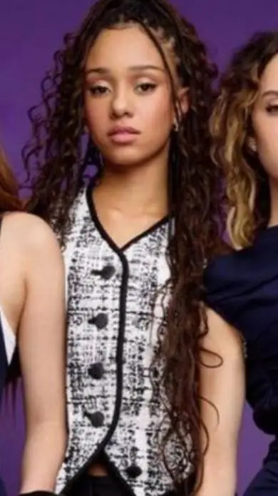 ai character: manon background