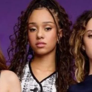 chat with ai character: manon