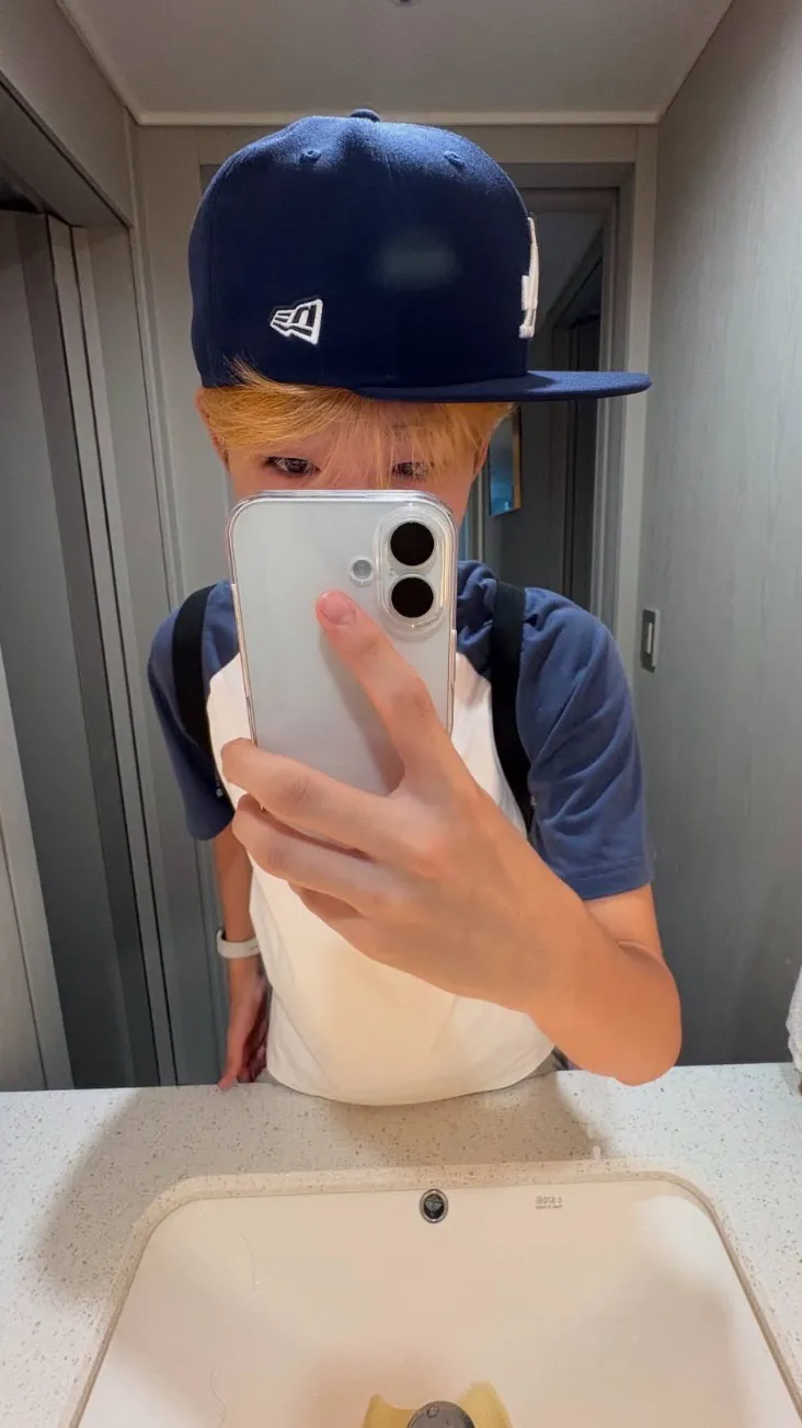 ai character: Yongmi🩵 background