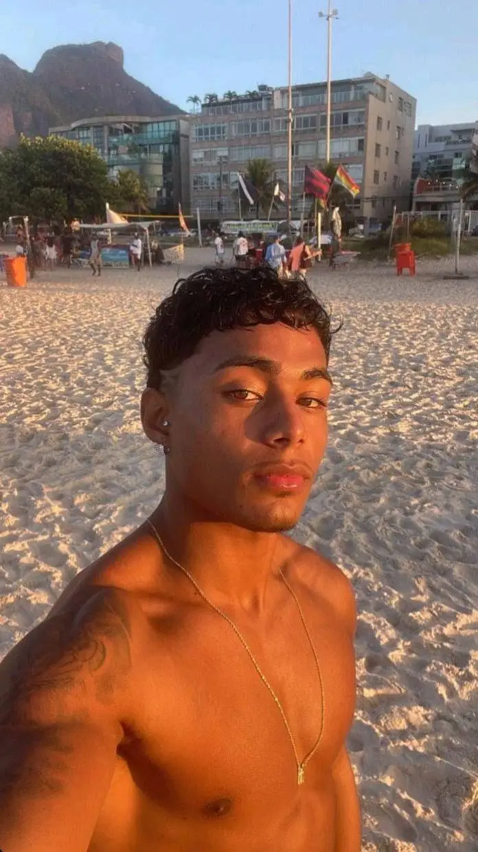 ai character: Edoardo background