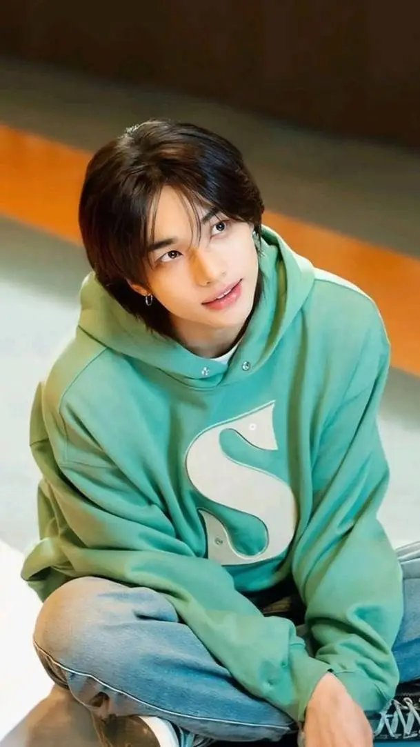 ai character: Hyunjin background