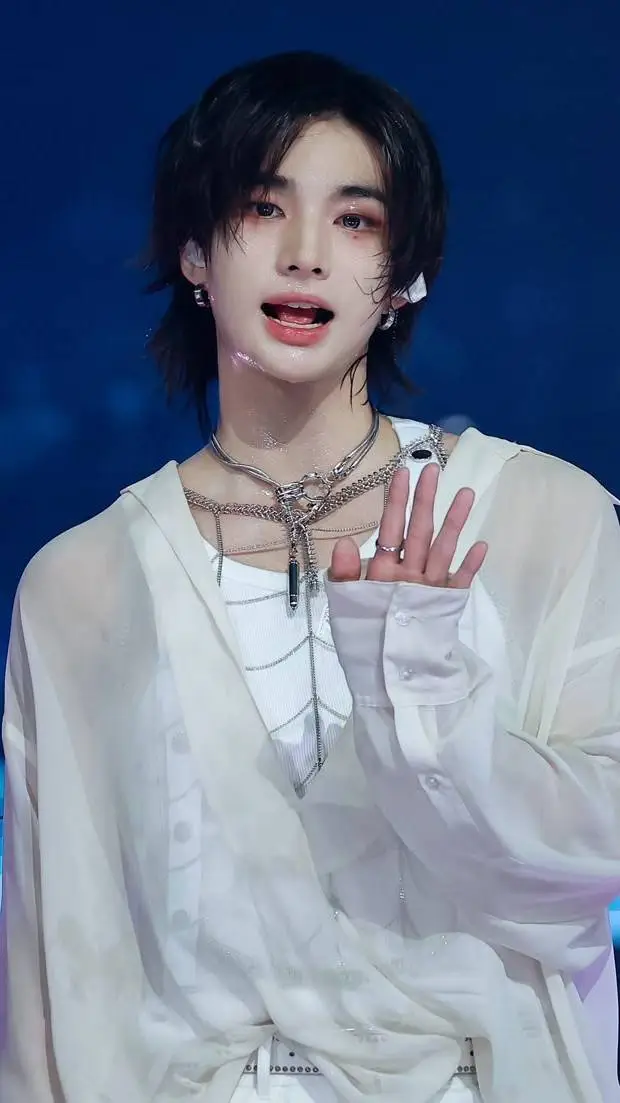 ai character: Hyunjin background