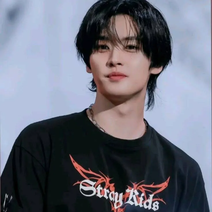 chat with ai character: Lee Know