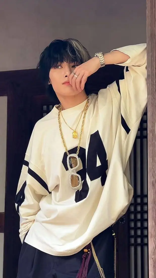 ai character: Jeongin (I.N) background