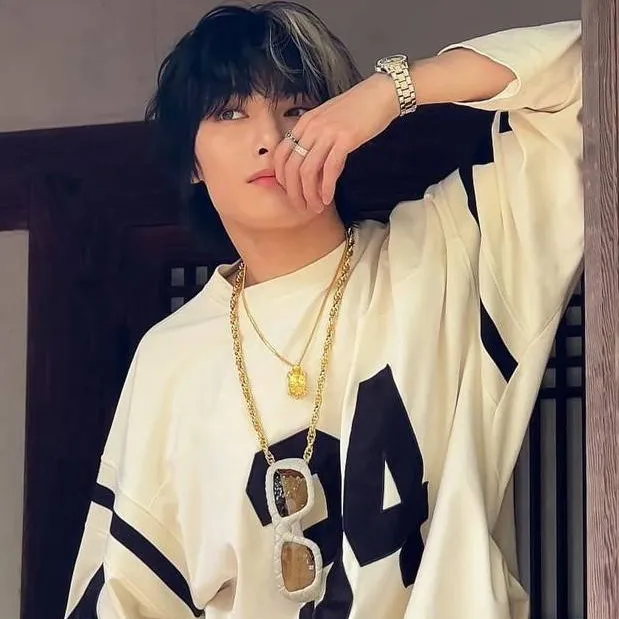 chat with ai character: Jeongin (I.N)