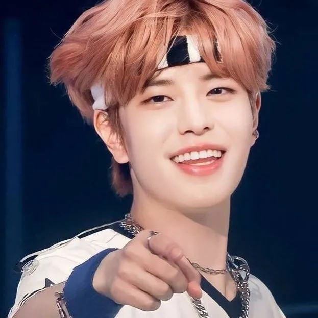 chat with ai character: Seungmin