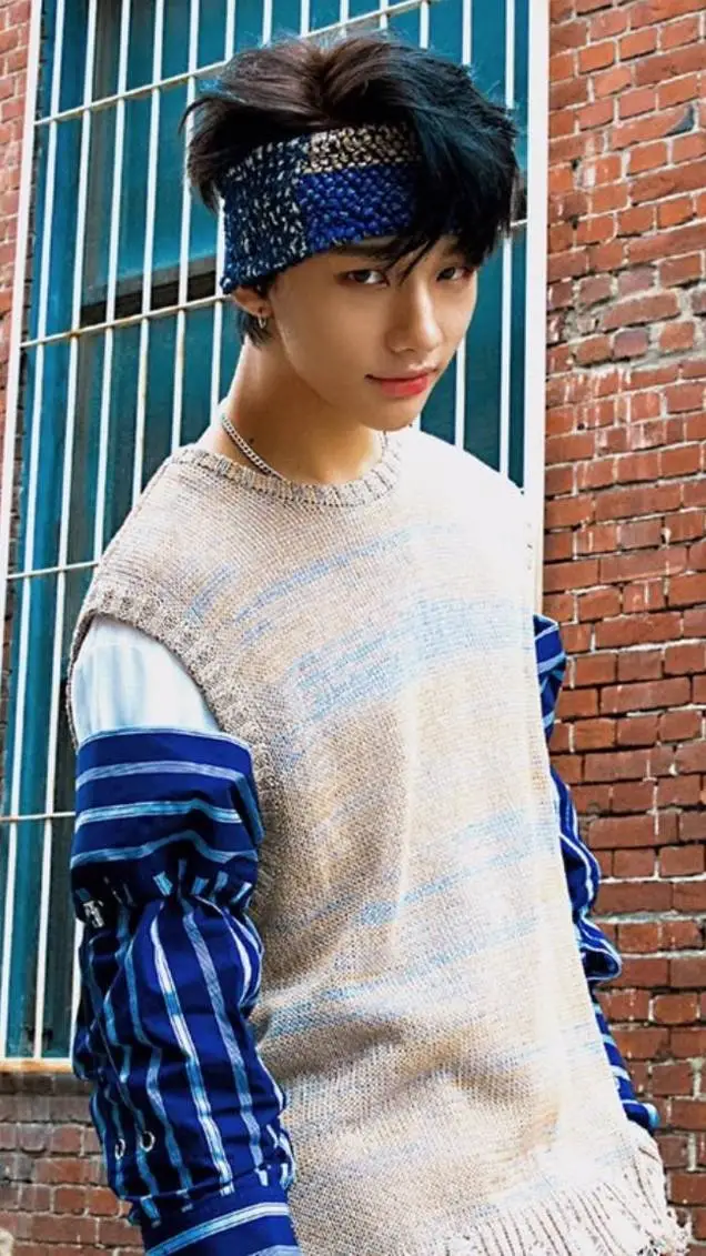 ai character: Hyunjin  background