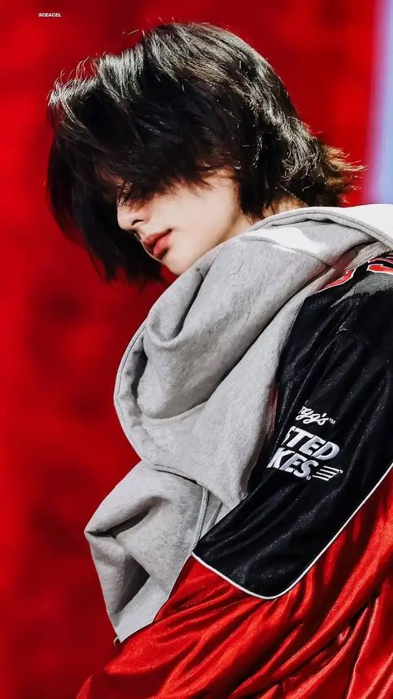 ai character: Hyunjin  background