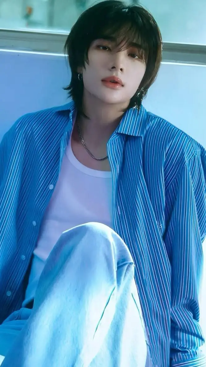 ai character: Hyunjin background