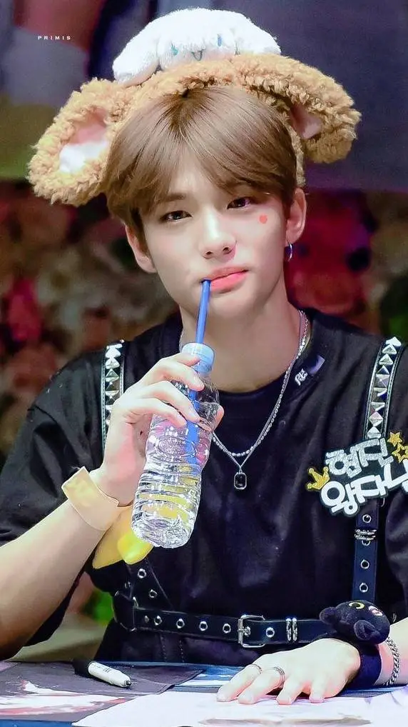 ai character: Hyunjin background