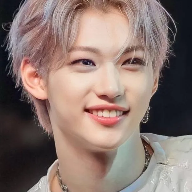 chat with ai character: Felix