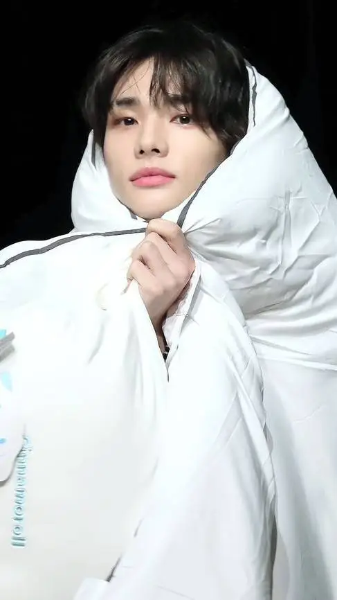 ai character: Hyunjin background