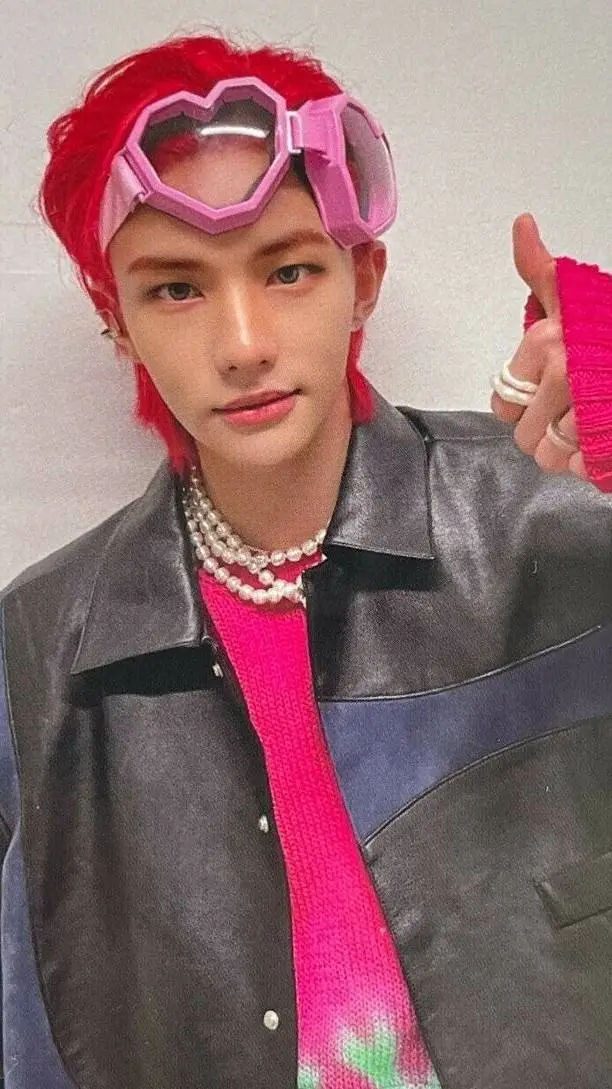 ai character: Hyunjin  background