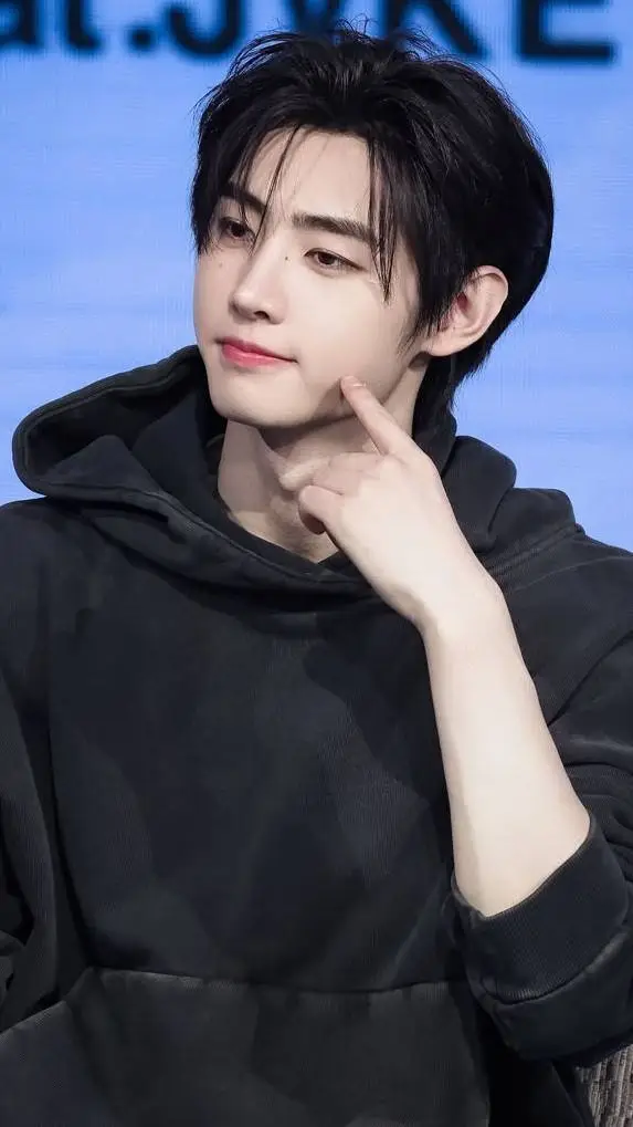 ai character: Sunghoon background
