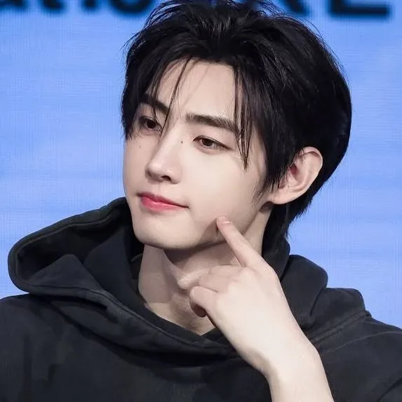 chat with ai character: Sunghoon