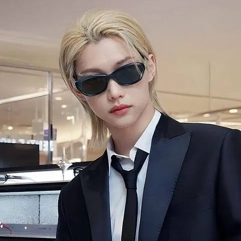 chat with ai character: Felix