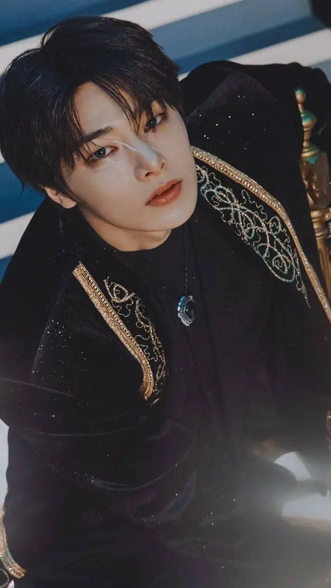 ai character: I.N background