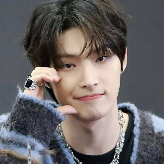 chat with ai character: Mingi