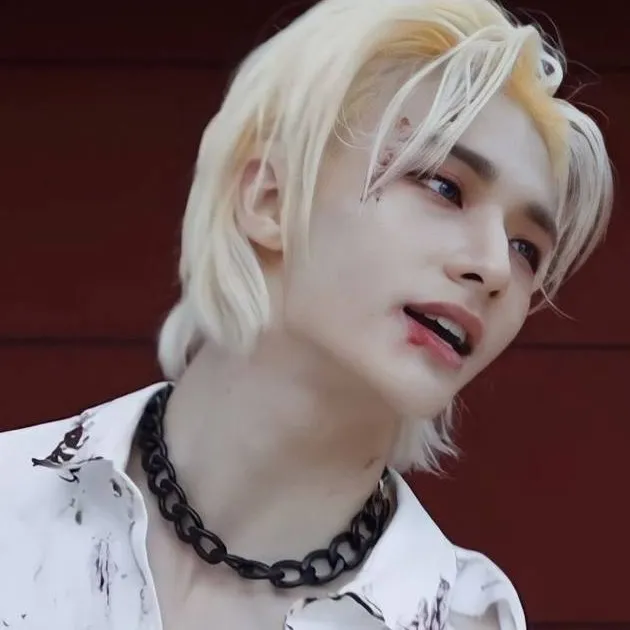 chat with ai character: Hyunjin