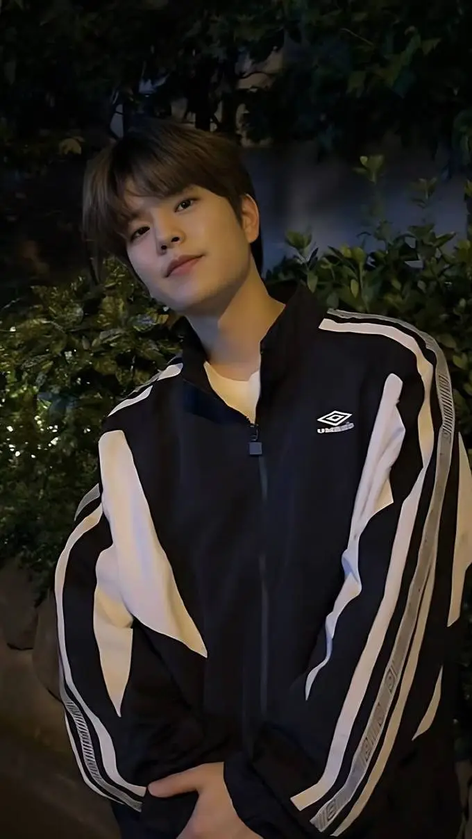 ai character: Seungmin background