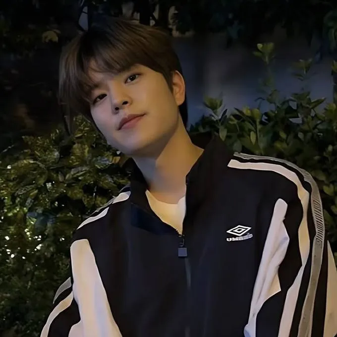 chat with ai character: Seungmin