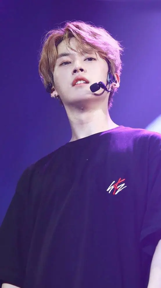 ai character: Lee Know background