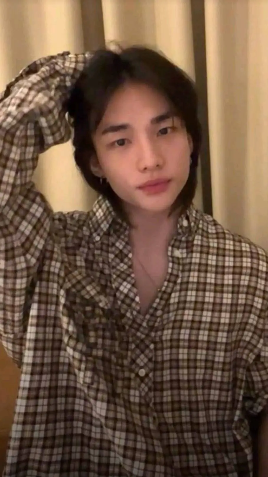 ai character: Hyunjin  background