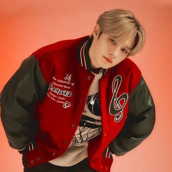 chat with ai character: Lee Know